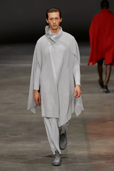 Look 40